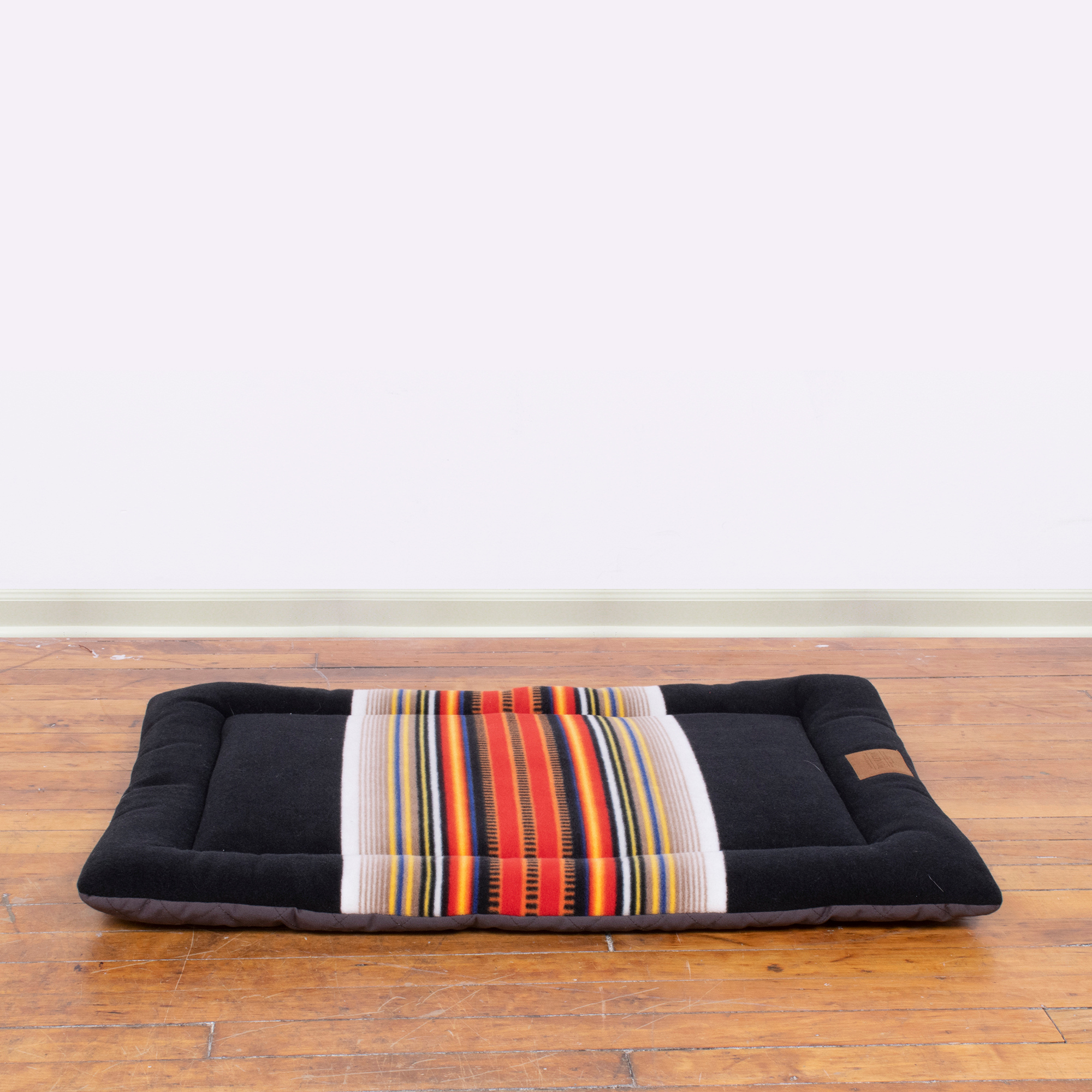 PENDLETON-DOG-BED-ACADIA-NATIONAL-PARK-KENNEL-CRATE-MAT-BLACK-WHITE-RED-YELLOW